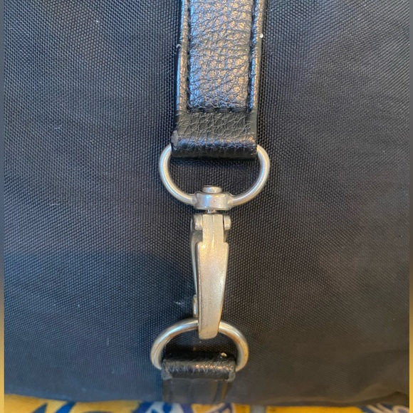 Baggallini Black Shoulder Bag - Picture 3 of 7